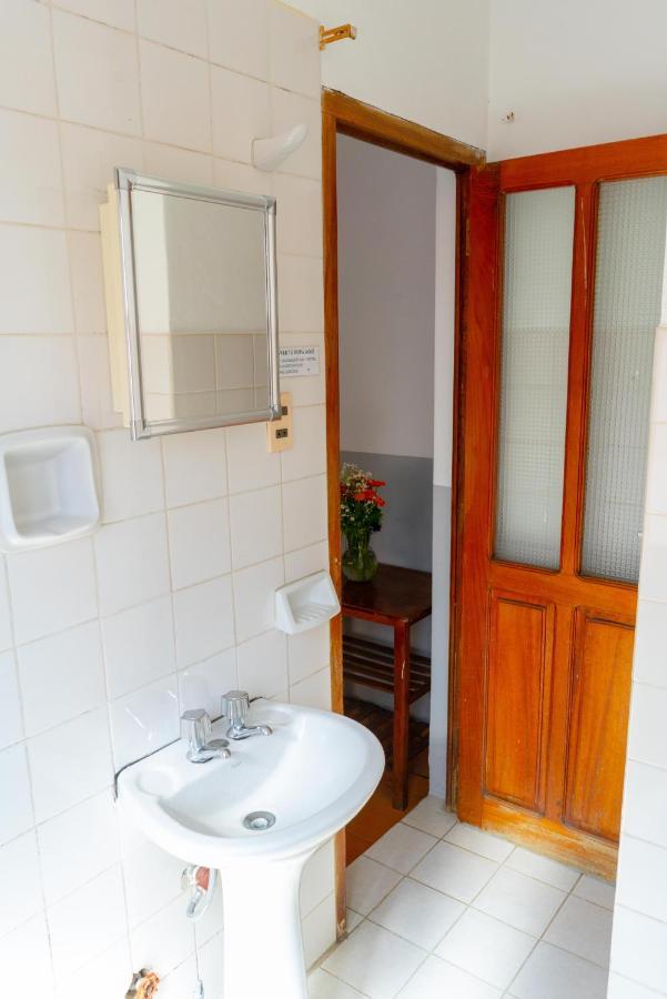 Hostal Zeballos Tarija Buitenkant foto